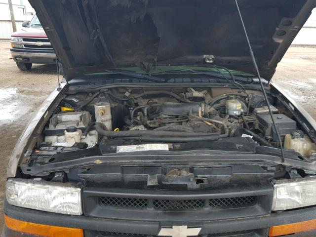 1GNDT13W52K216410 - 2002 CHEVROLET BLAZER BROWN photo 7