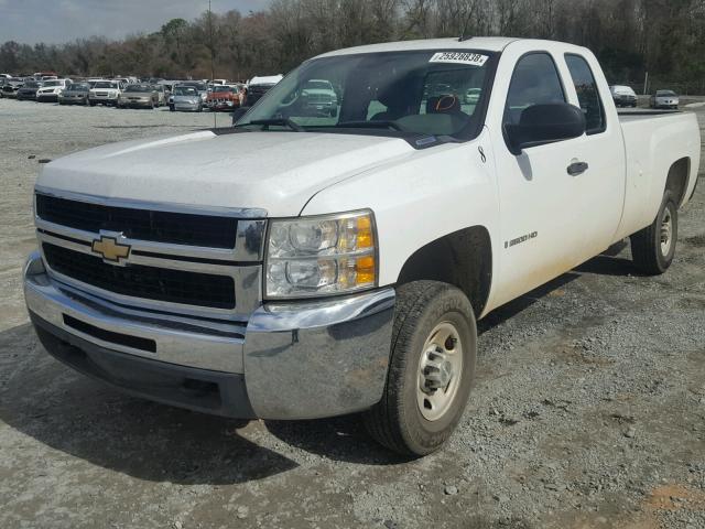 1GCHC49K39E121613 - 2009 CHEVROLET SILVERADO WHITE photo 2