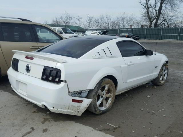 1ZVHT82H755256445 - 2005 FORD MUSTANG GT WHITE photo 4