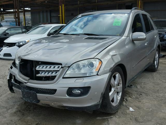 4JGBB75E76A011866 - 2006 MERCEDES-BENZ ML 500 SILVER photo 2