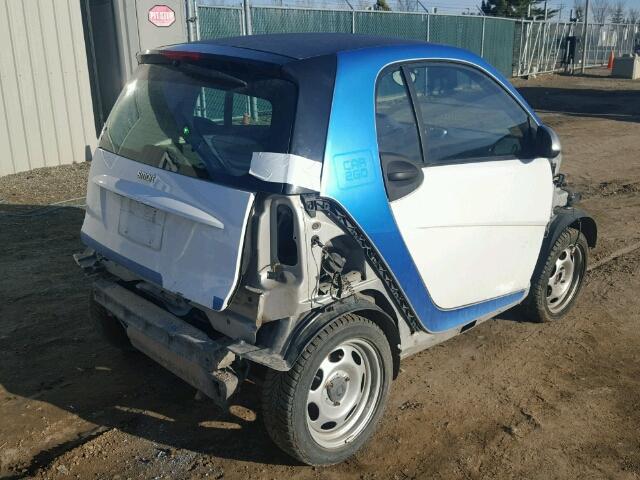 WMEEJ3BA5CK574453 - 2012 SMART FORTWO PUR WHITE photo 4