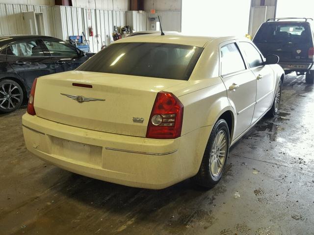 2C3KA53G28H207870 - 2008 CHRYSLER 300 TOURIN WHITE photo 4