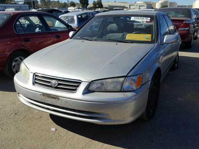 JT2BG22K0Y0527376 - 2000 TOYOTA CAMRY CE SILVER photo 2