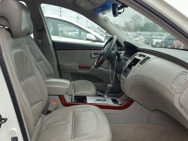 KMHFC46F26A038672 - 2006 HYUNDAI AZERA SE WHITE photo 5