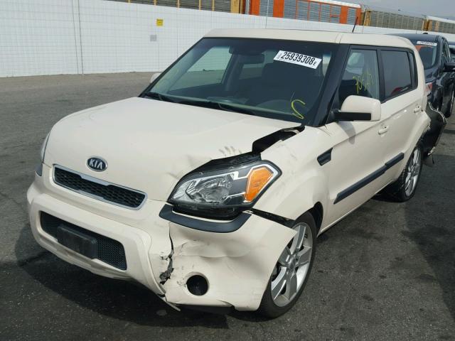 KNDJT2A28B7730403 - 2011 KIA SOUL + WHITE photo 2