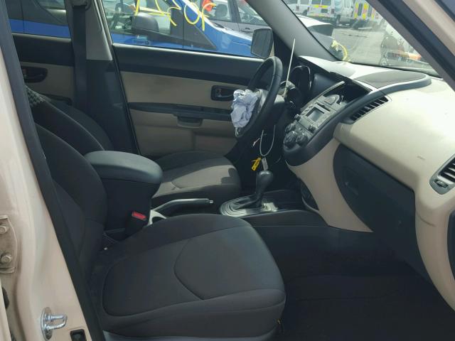 KNDJT2A28B7730403 - 2011 KIA SOUL + WHITE photo 5
