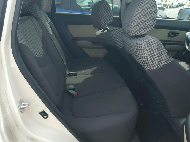 KNDJT2A28B7730403 - 2011 KIA SOUL + WHITE photo 6