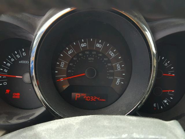 KNDJT2A28B7730403 - 2011 KIA SOUL + WHITE photo 8