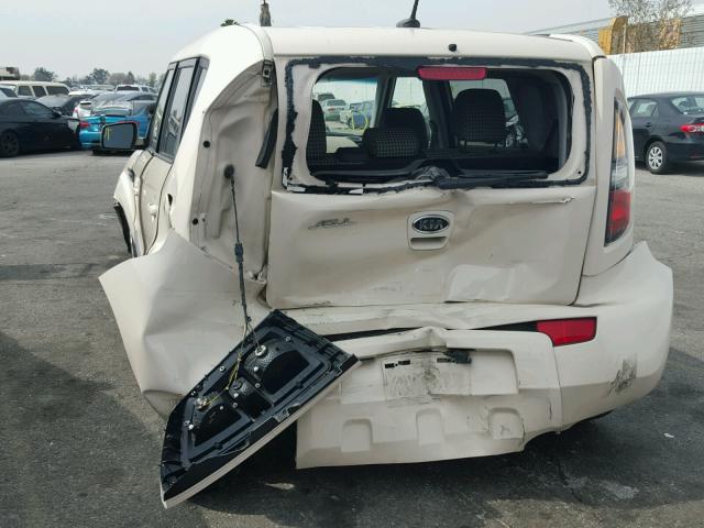 KNDJT2A28B7730403 - 2011 KIA SOUL + WHITE photo 9
