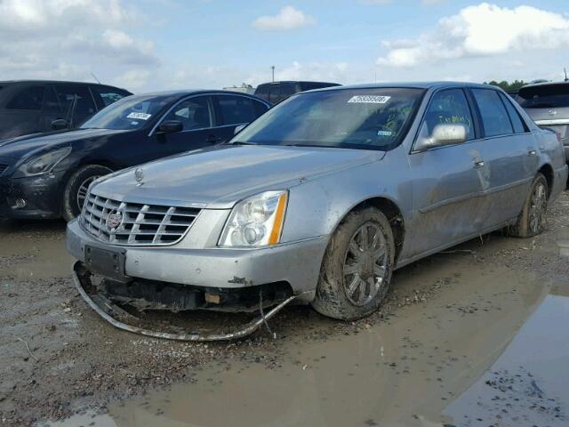 1G6KD57Y96U149551 - 2006 CADILLAC DTS SILVER photo 2