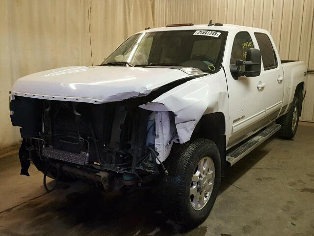 1GC1KYCG8DF187478 - 2013 CHEVROLET SILVERADO WHITE photo 2