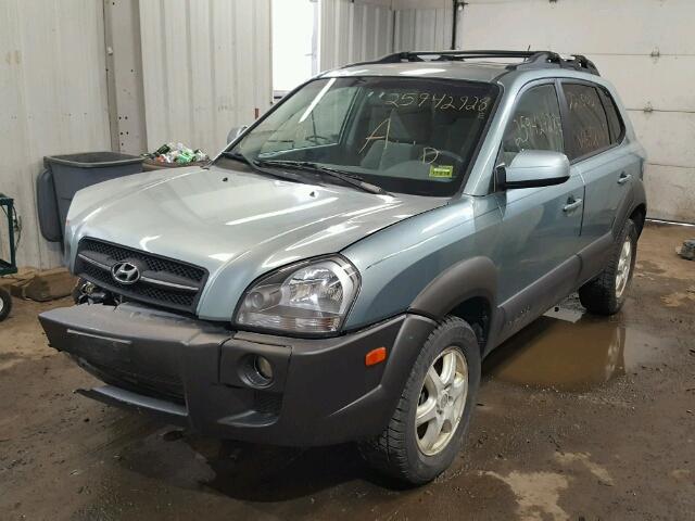 KM8JN72D65U242690 - 2005 HYUNDAI TUCSON GLS BLUE photo 2