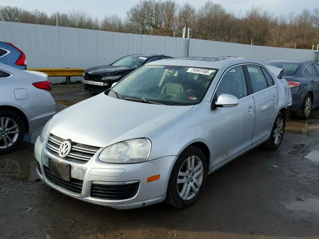 3VWRL71K19M150634 - 2009 VOLKSWAGEN JETTA TDI SILVER photo 2