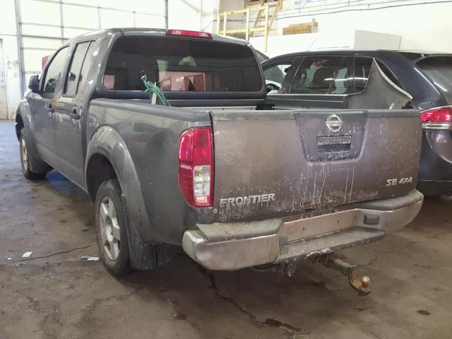 1N6AD07W06C412331 - 2006 NISSAN FRONTIER C SILVER photo 3