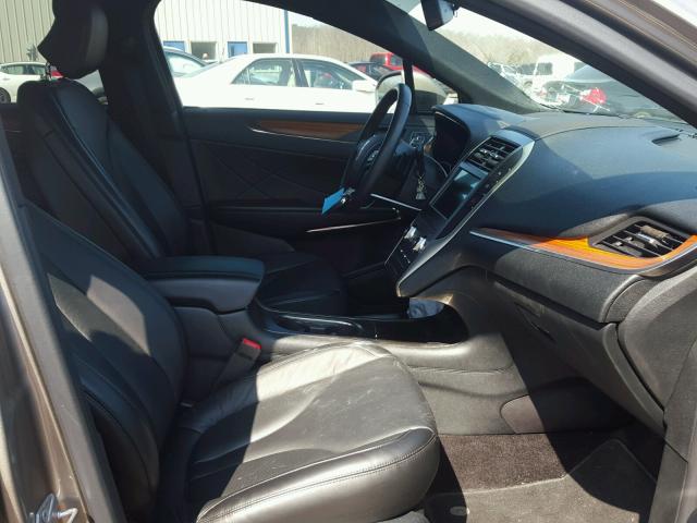 5LMCJ2C98HUL21863 - 2017 LINCOLN MKC SELECT ნაცრისფერი ფოტო 5