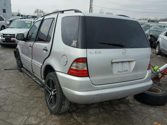 4JGAB54E8YA149792 - 2000 MERCEDES-BENZ ML 320 SILVER photo 3