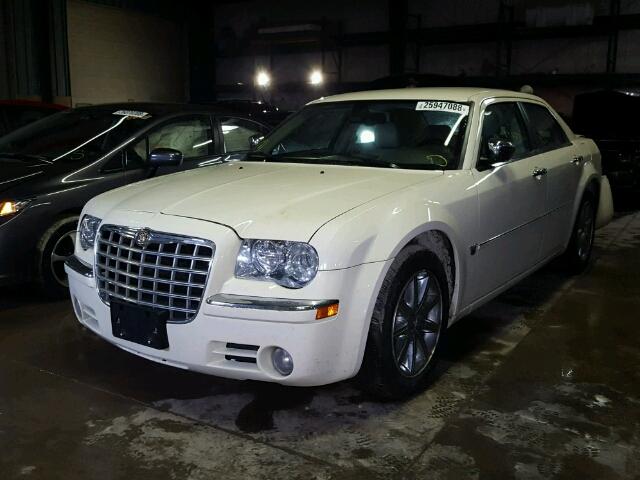 2C3LA63H97H774840 - 2007 CHRYSLER 300C WHITE photo 2