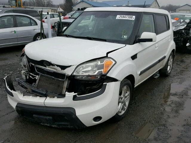 KNDJT2A24A7087580 - 2010 KIA SOUL +/!/S WHITE photo 2