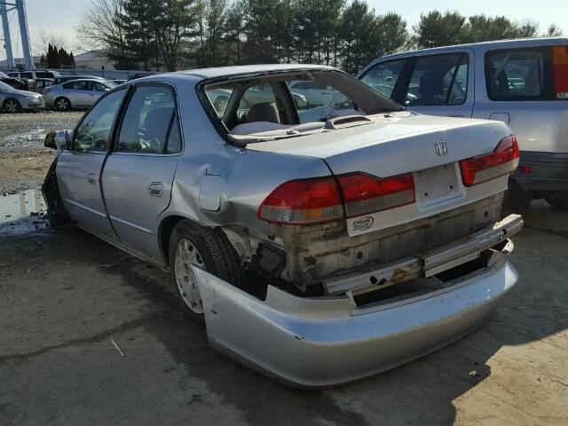 1HGCG665X1A020378 - 2001 HONDA ACCORD LX SILVER photo 3