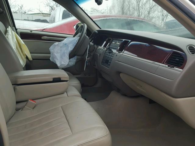 1LNHM81W95Y618320 - 2005 LINCOLN TOWN CAR S WHITE photo 5