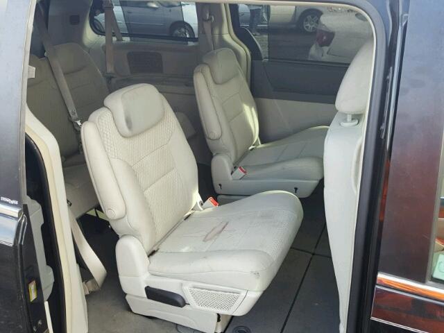 2A8HR54179R574468 - 2009 CHRYSLER TOWN & COU BLACK photo 6