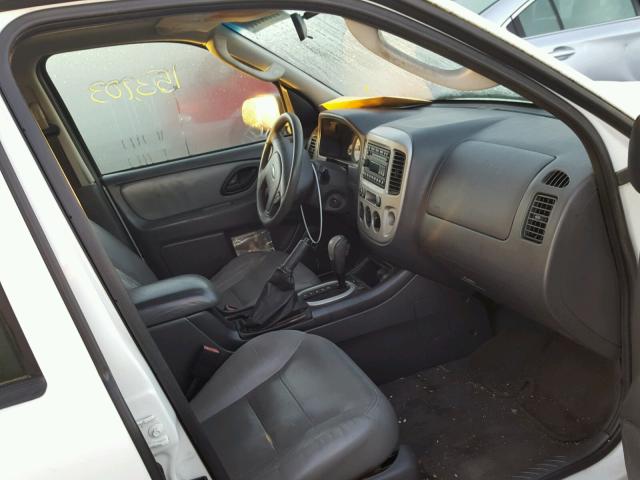 1FMCU03176KA18509 - 2006 FORD ESCAPE XLT WHITE photo 5