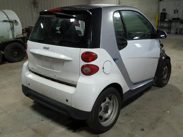 WMEEJ3BA4EK785548 - 2014 SMART FORTWO PUR TWO TONE photo 4