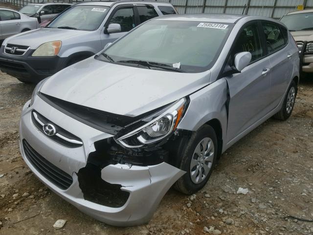 KMHCT5AE1HU347753 - 2017 HYUNDAI ACCENT SE SILVER photo 2