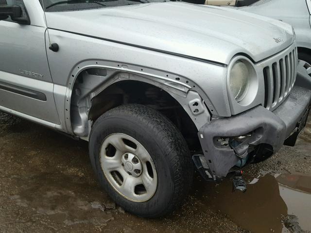 1J4GL48K54W216958 - 2004 JEEP LIBERTY SP SILVER photo 9