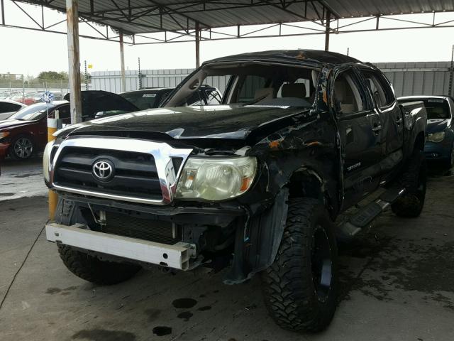 3TMJU62NX8M051115 - 2008 TOYOTA TACOMA DOU BLACK photo 2