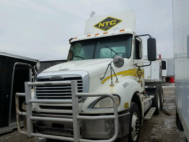 1FUJA6CK07PY05976 - 2007 FREIGHTLINER CONVENTION WHITE photo 2