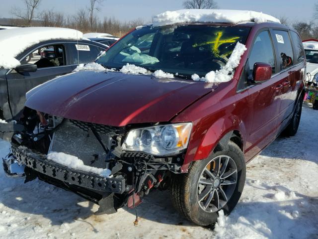 2C4RDGCG0HR616876 - 2017 DODGE GRAND CARA RED photo 2