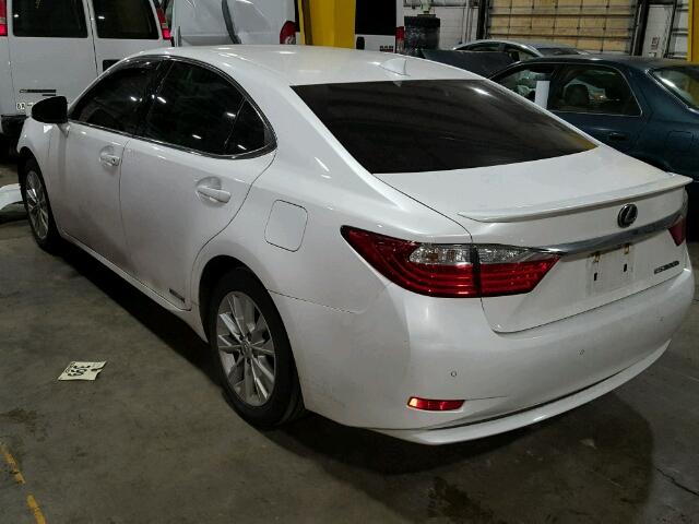 JTHBW1GG4F2085744 - 2015 LEXUS ES 300H WHITE photo 3