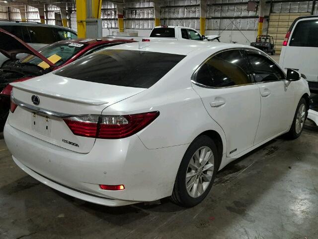 JTHBW1GG4F2085744 - 2015 LEXUS ES 300H WHITE photo 4