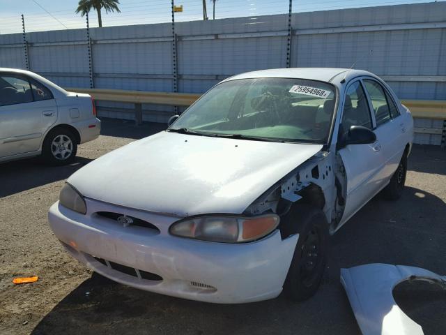 1FAFP13P7XW173239 - 1999 FORD ESCORT WHITE photo 2