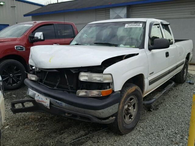 1GCEK19T0YE376621 - 2000 CHEVROLET SILVERADO WHITE photo 2