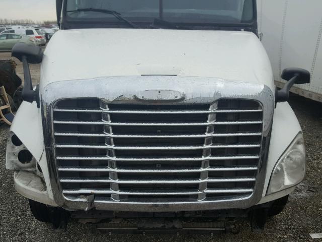 1FUJGLDR7ASAV2558 - 2010 FREIGHTLINER CASCADIA 1 WHITE photo 7