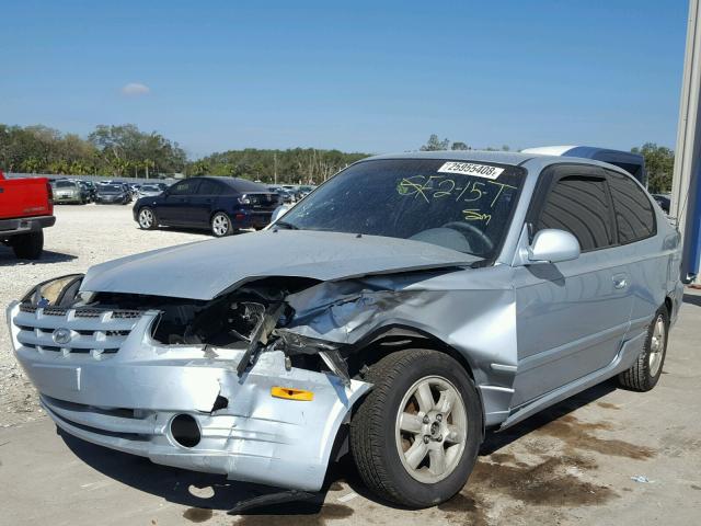 KMHCG35C75U352372 - 2005 HYUNDAI ACCENT GS SILVER photo 2