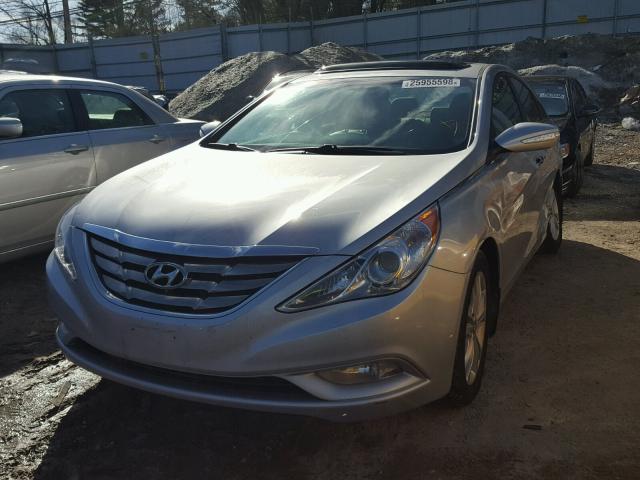 5NPEC4AC0BH175884 - 2011 HYUNDAI SONATA SE SILVER photo 2