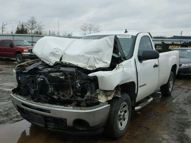 1GTEC14C29Z294503 - 2009 GMC SIERRA C15 WHITE photo 2