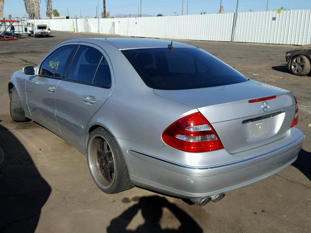 WDBUF70J15A629686 - 2005 MERCEDES-BENZ E 500 SILVER photo 3