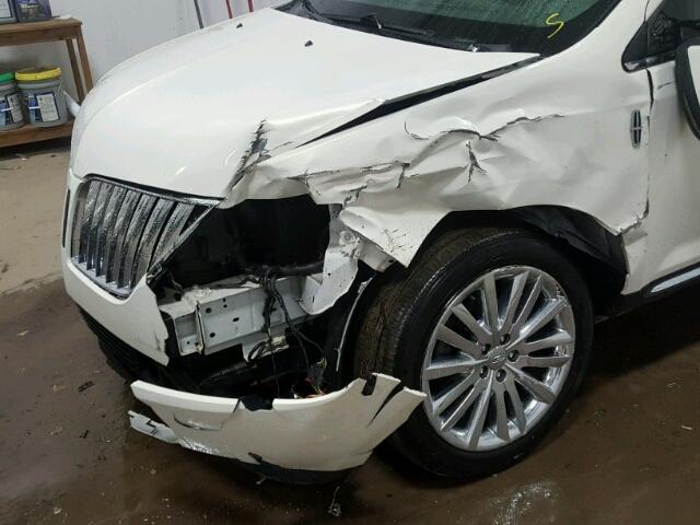 2LMDJ8JK4CBL06764 - 2012 LINCOLN MKX WHITE photo 9