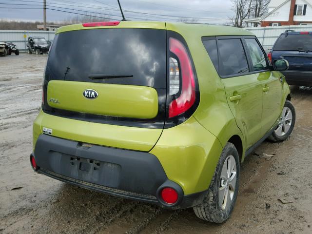 KNDJN2A21G7828903 - 2016 KIA SOUL GREEN photo 4