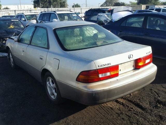 JT8BF22G9V0060247 - 1997 LEXUS ES 300 SILVER photo 3