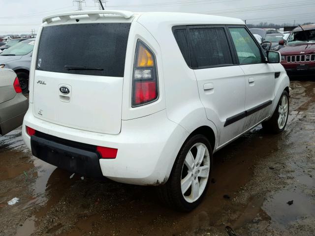 KNDJT2A23A7056949 - 2010 KIA SOUL + WHITE photo 4