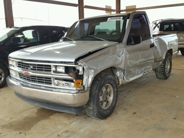 1GCEC14M0W7210327 - 1998 CHEVROLET C1500 SILVER photo 2