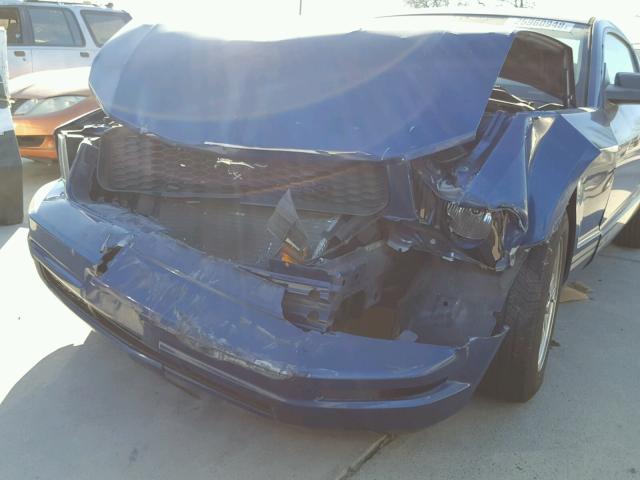 1ZVFT80N765220143 - 2006 FORD MUSTANG BLUE photo 9