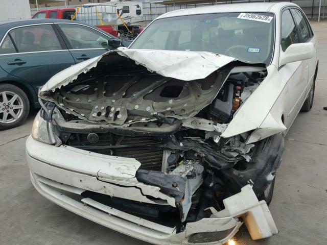 4T1BF28B52U220301 - 2002 TOYOTA AVALON XL WHITE photo 2