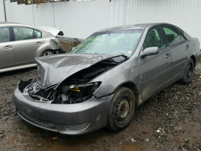 4T1BE32K35U612831 - 2005 TOYOTA CAMRY LE GRAY photo 2