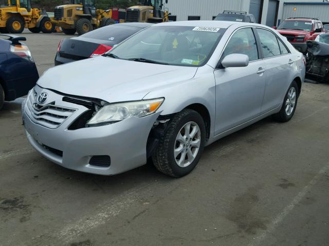 4T1BF3EK1BU627476 - 2011 TOYOTA CAMRY BASE SILVER photo 2